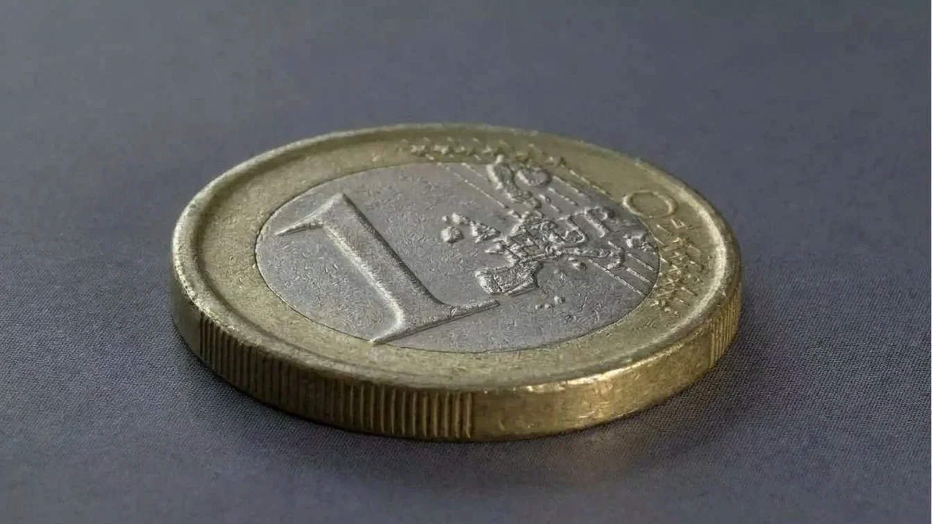Avertisment dur pentru romanii cu rate. Euro explodeaza la aproape 5 lei si 20 de bani