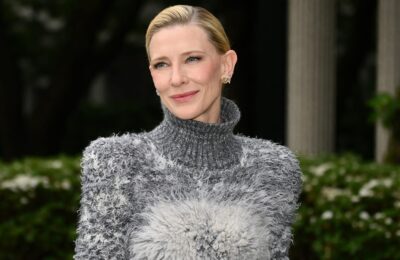 Cate Blanchett a venit la Paris Fashion Week alături de fiul ei de 18 ani după aproape un deceniu