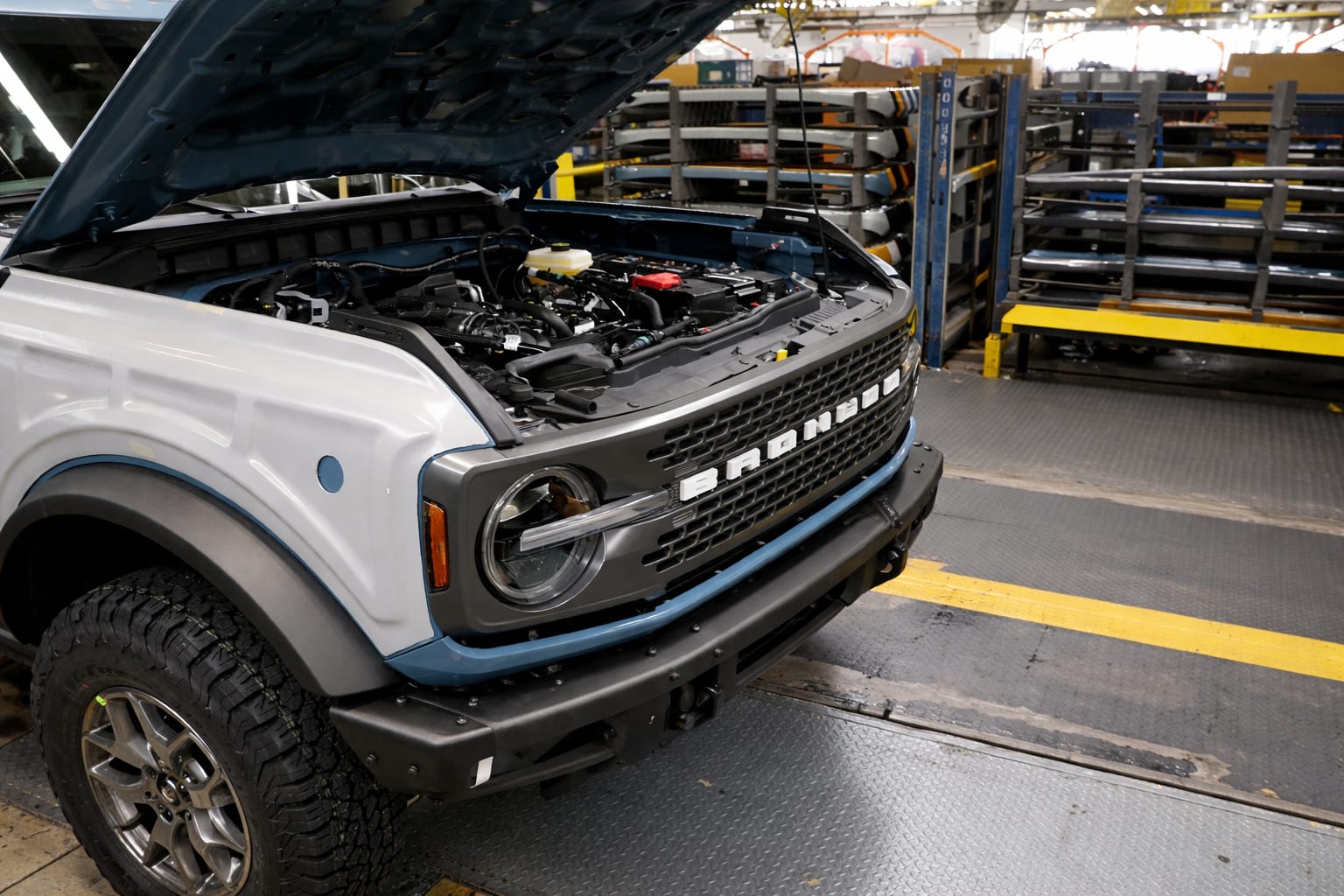 Ford recheamă 565.691 de Bronco fabricate între 2021 și 2026 din cauza riscului de incendiu la motor