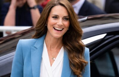 Pantalonii scurți de 65 de lire purtați de Kate Middleton s-au vândut aproape complet după provocarea Three Peaks