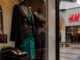 Colecția Elie Saab x H&M aduce aproximativ 55 de piese în magazine pe 22 octombrie