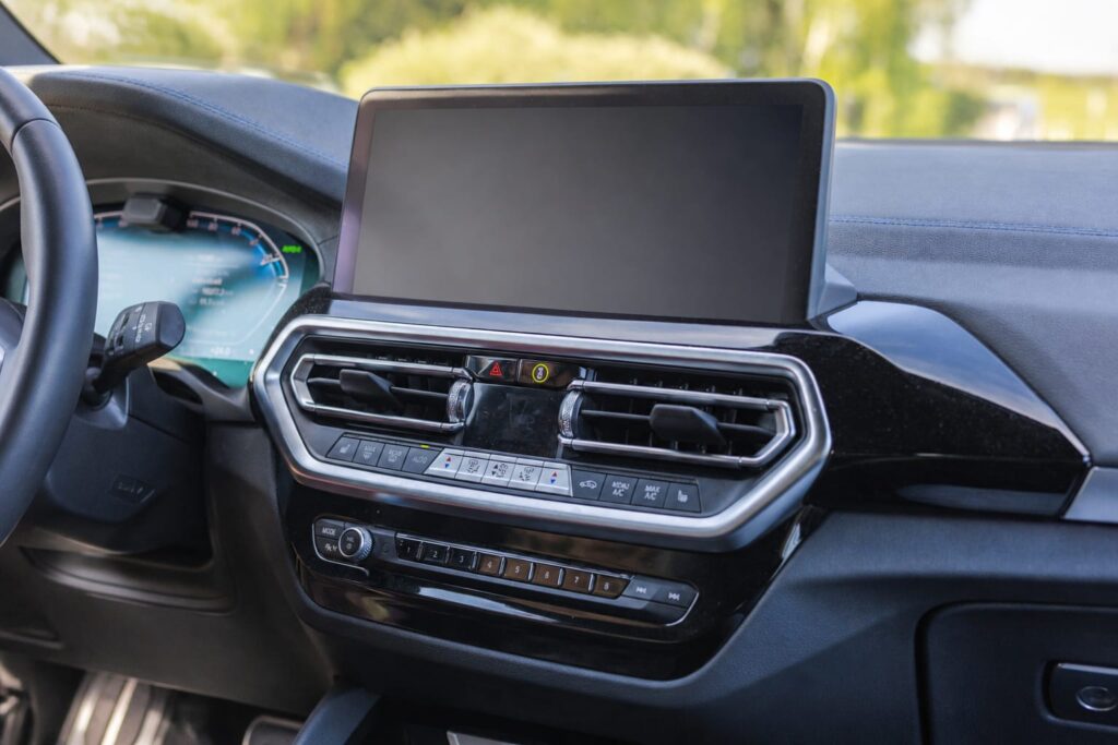 BMW X6 are sistemul multimedia cu cea mai mare satisfacție în studiul JD Power din 2026