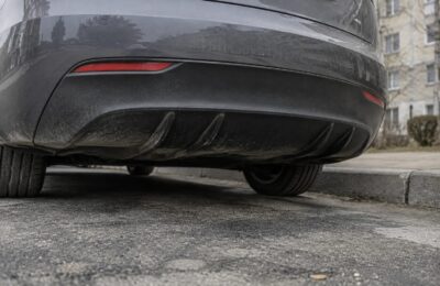 Tesla a brevetat un sistem cu ventilatoare care ar putea ține mașina mai bine lipită de șosea