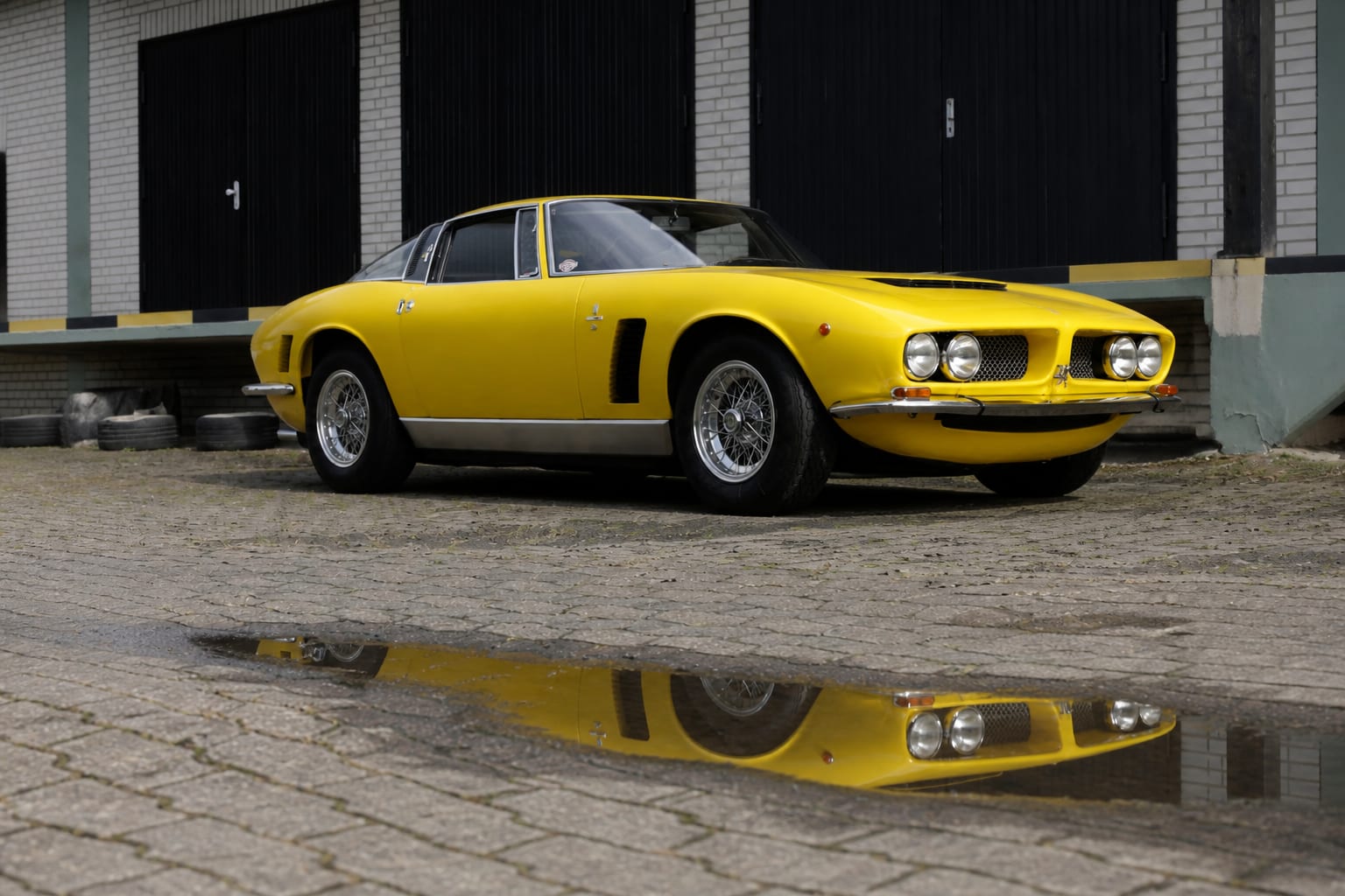 Automobil Iso Grifo galben