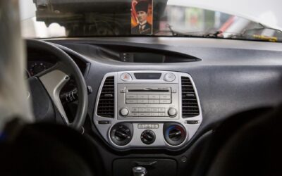 Cum se îmbunătățește sunetul din mașină prin patru intervenții de sub 100 de dolari fiecare, fără un radio nou