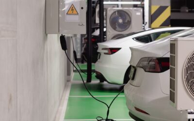 China atinge un record cu electricele și hibridele plug-in, 61,6% din vânzările de mașini noi